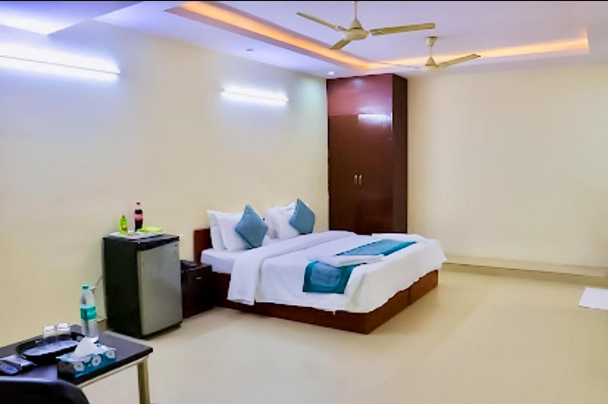 Happy Inn - Near Saket Metro New Delhi Luaran gambar